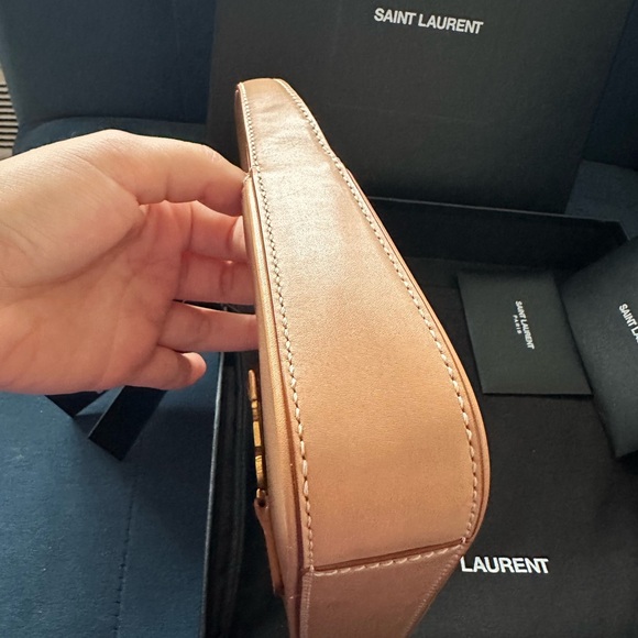 Ysl Le 5 a 7 mini bag. 19x11.5x4.5cm/7.5x4.5x1.8in. Calf leather. Never worn. - Picture 5 of 15